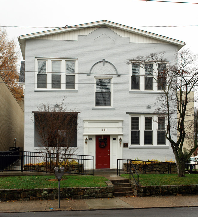 1121 Virginia St E in Charleston, WV - Building Photo