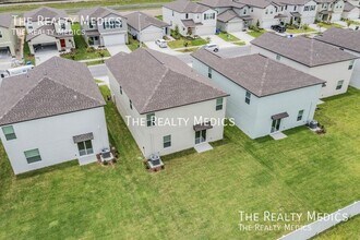 978 Hour Glass Rd in Lakeland, FL - Building Photo - Building Photo