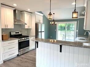 16 Robert Cir in Metuchen, NJ - Building Photo - Building Photo