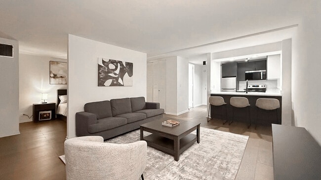 233 E Erie St in Chicago, IL - Foto de edificio - Building Photo