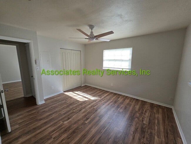 4710 NE 4th Pl in Gainesville, FL - Building Photo - Building Photo