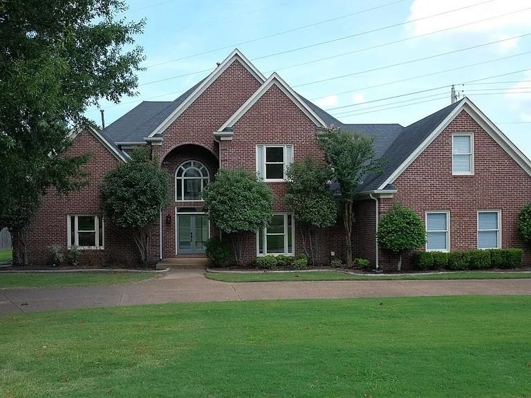 2520 Fox Hill Dr in Germantown, TN - Foto de edificio