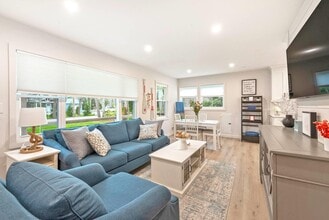 104 W Tiana Rd in Hampton Bays, NY - Building Photo - Building Photo