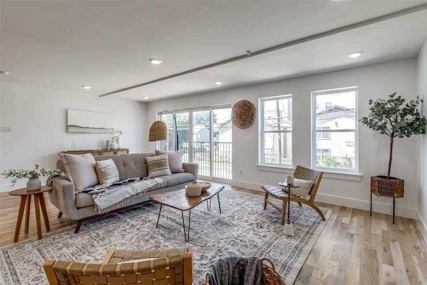 4701 San Jacinto St, Unit 103 in Dallas, TX - Building Photo