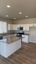 927 Wahlen Way in Harrisville, UT - Building Photo - Building Photo