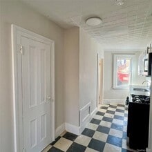 140 Albany Ave in Kingston, NY - Foto de edificio - Building Photo