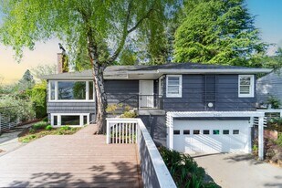 2641 SW Hamilton Ct in Portland, OR - Building Photo