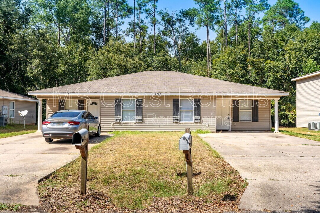 4404-30th 1/2 30th 1/2 St in Gulfport, MS - Building Photo