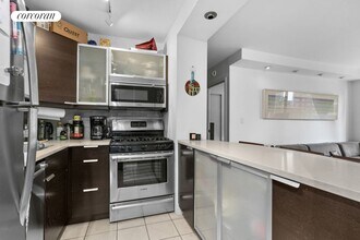 130 W 67th St in New York, NY - Building Photo - Building Photo