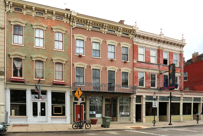 1319 Main St