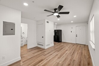 125 13th St SE, Unit 200 in Paris, TX - Building Photo - Building Photo