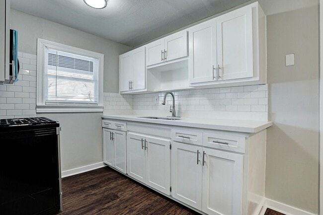 property at 125 W Pecan Ln