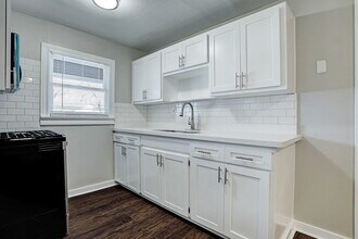 125 W Pecan Ln in Clute, TX - Building Photo - Building Photo