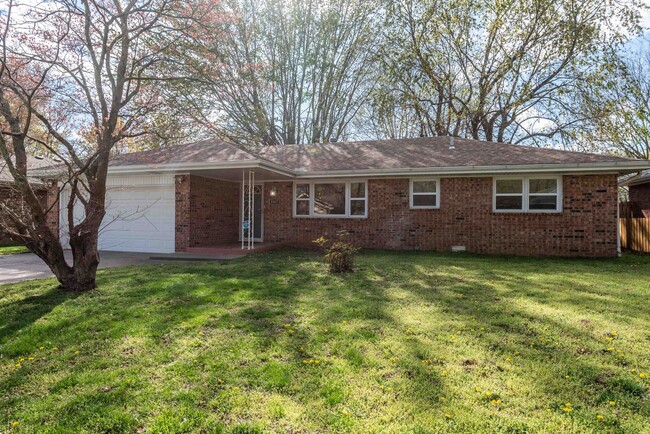 3317 S Jefferson Ave in Springfield, MO - Foto de edificio - Building Photo
