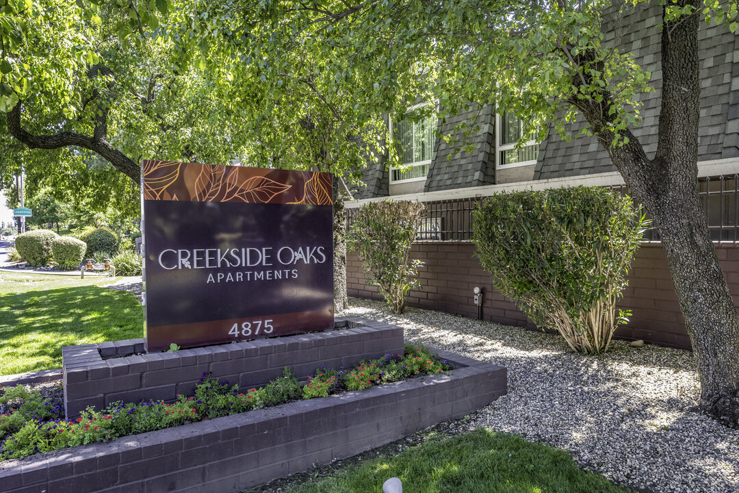 Creekside Oaks in Carmichael, CA - Foto de edificio