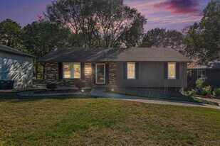 14509 NW 67th St in Parkville, MO - Building Photo