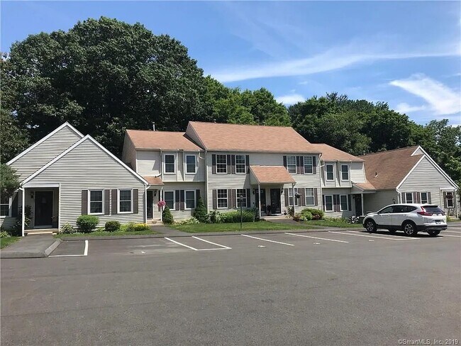 241 Branford Rd in North Branford, CT - Building Photo - Building Photo