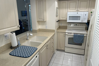 13288 White Marsh Ln, Unit 34 in Ft. Myers, FL - Foto de edificio - Building Photo