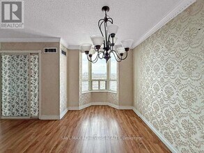 20 Cherrytree Dr in Brampton, ON - Building Photo - Building Photo