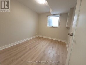 1056 Harkness Ave in Ottawa, ON - Building Photo - Building Photo