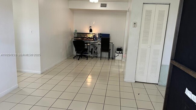 670 NW 114th Ave in Miami, FL - Building Photo - Building Photo