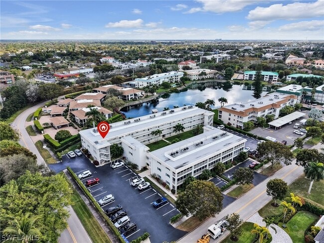 3150 Binnacle Dr in Naples, FL - Building Photo - Building Photo