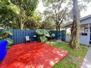 1537 SW 44th Ave, Unit B in Fort Lauderdale, FL - Foto de edificio - Building Photo
