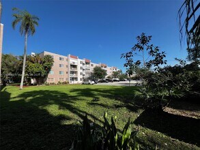 8411 NW 8th St in Miami, FL - Building Photo - Building Photo