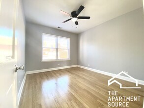 1010 W Sunnyside Ave, Unit 3 in Chicago, IL - Building Photo - Building Photo