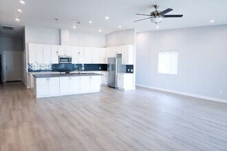 2531 E Broadway Rd in Phoenix, AZ - Building Photo - Building Photo