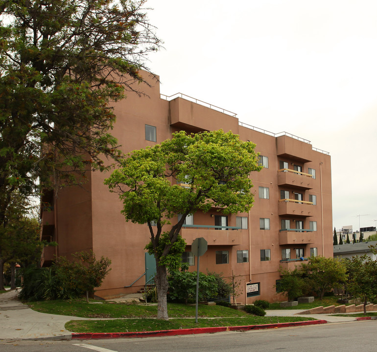 Village Villa Apartments in Los Angeles, CA - Building Photo