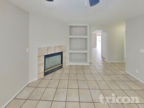 2881 Deep Creek Ln in Las Vegas, NV - Foto de edificio - Building Photo