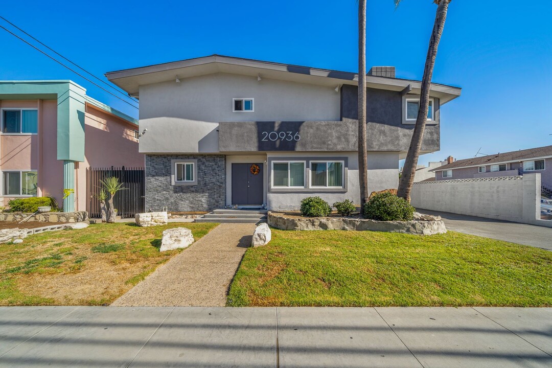 Linda Apartments in Torrance, CA - Building Photo