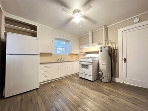 718 Coit St in Denton, TX - Building Photo - Building Photo