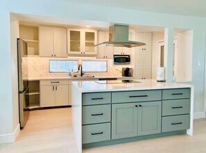 1001 Gilford St in Oldsmar, FL - Building Photo - Building Photo