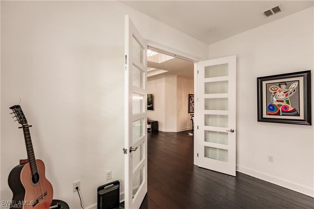 7157 Dominica Dr in Naples, FL - Foto de edificio