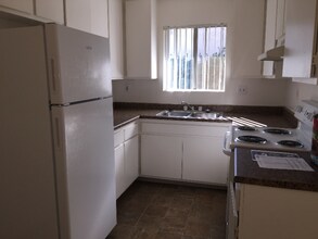 355 Emerald Ave in El Cajon, CA - Building Photo - Building Photo