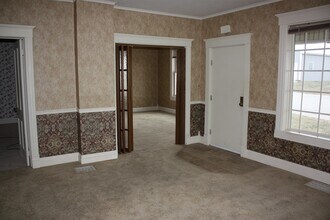 402 S Clark St in Pella, IA - Building Photo - Building Photo