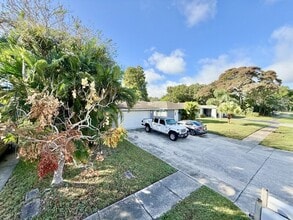 2658 Sunny Breeze Ave in Largo, FL - Building Photo - Building Photo