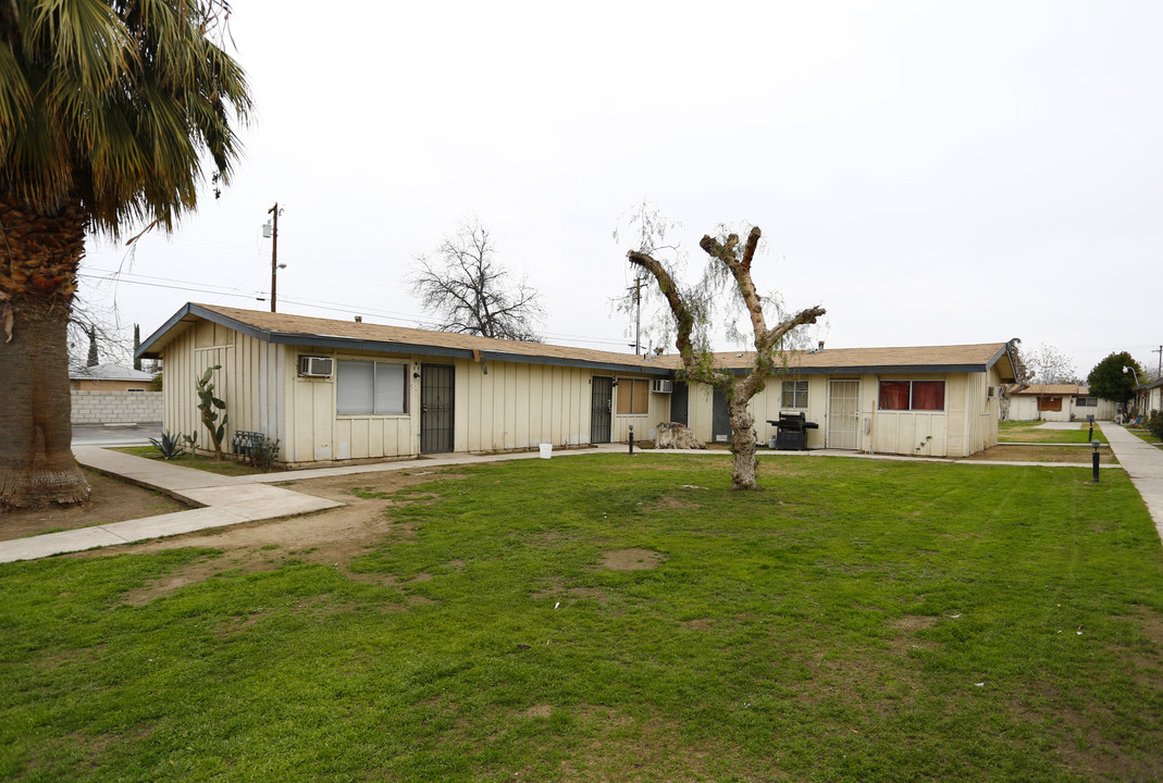 L Street Manor in Bakersfield, CA - Building Photo