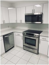 13155 Ixora Ct, Unit 305 in North Miami, FL - Building Photo - Building Photo