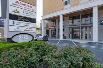 2285 Peachtree Rd NE in Atlanta, GA - Building Photo - Building Photo