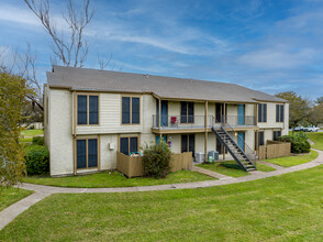 Allure Apartments in Corpus Christi, TX - Building Photo - Building Photo