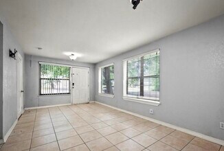1277 Mayfair Rd in Jacksonville, FL - Foto de edificio - Building Photo
