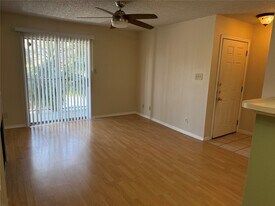 2121 Hepburn St in Houston, TX - Building Photo