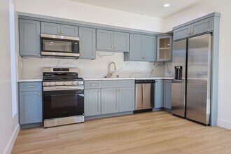 10801 Kling St in Los Angeles, CA - Building Photo - Building Photo