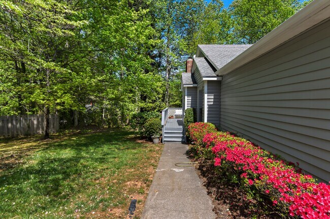 113 Pebble Rdg Ln in Winston-Salem, NC - Building Photo - Building Photo