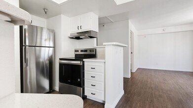 Greystone Lofts in San Diego, CA - Foto de edificio - Interior Photo