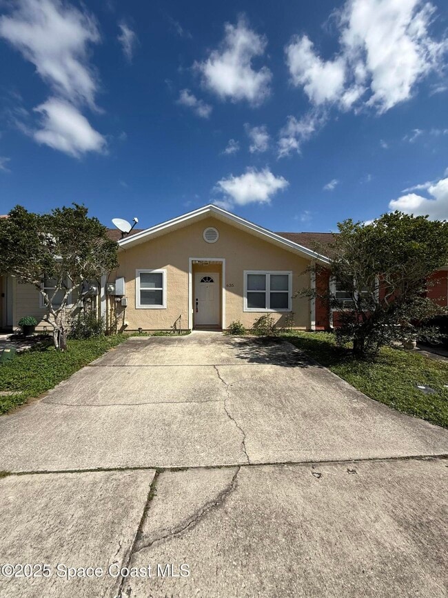 635 Angela Ln in Titusville, FL - Building Photo - Building Photo