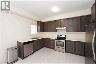 9 Aspen Hills Rd in Brampton, ON - Building Photo - Building Photo